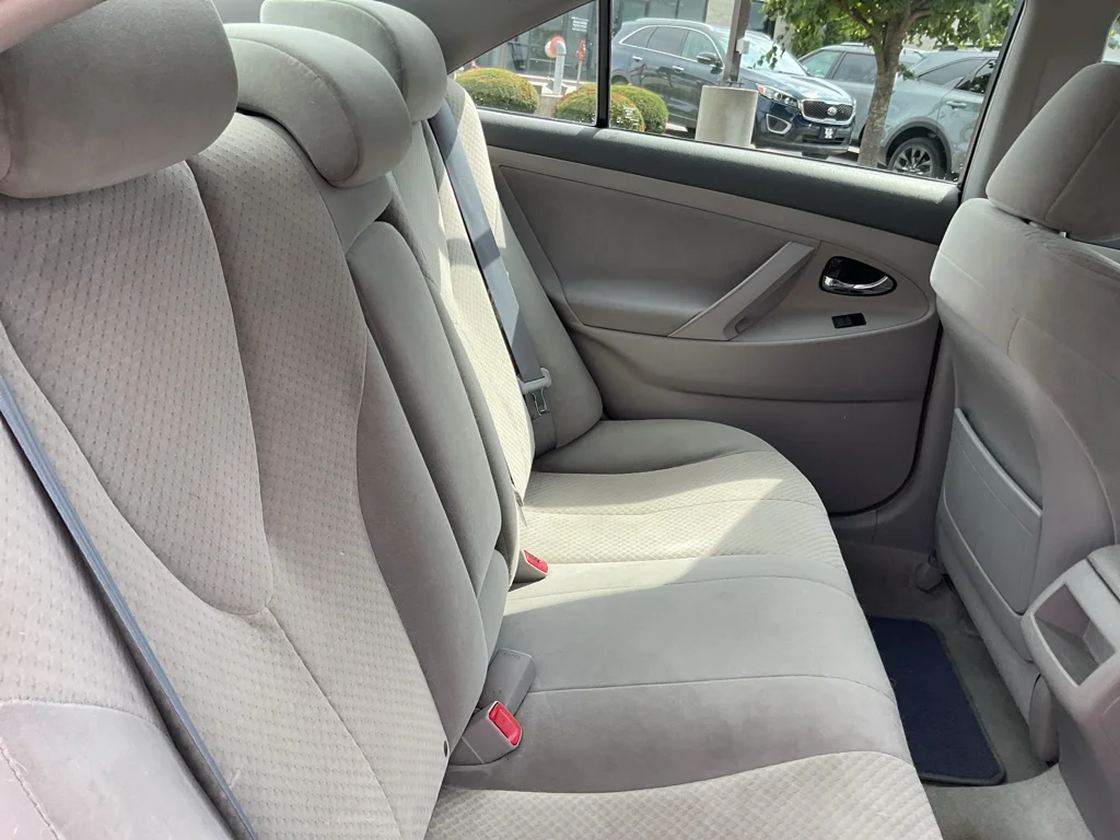 Used 2007 Titanium Metallic Toyota LE image 11