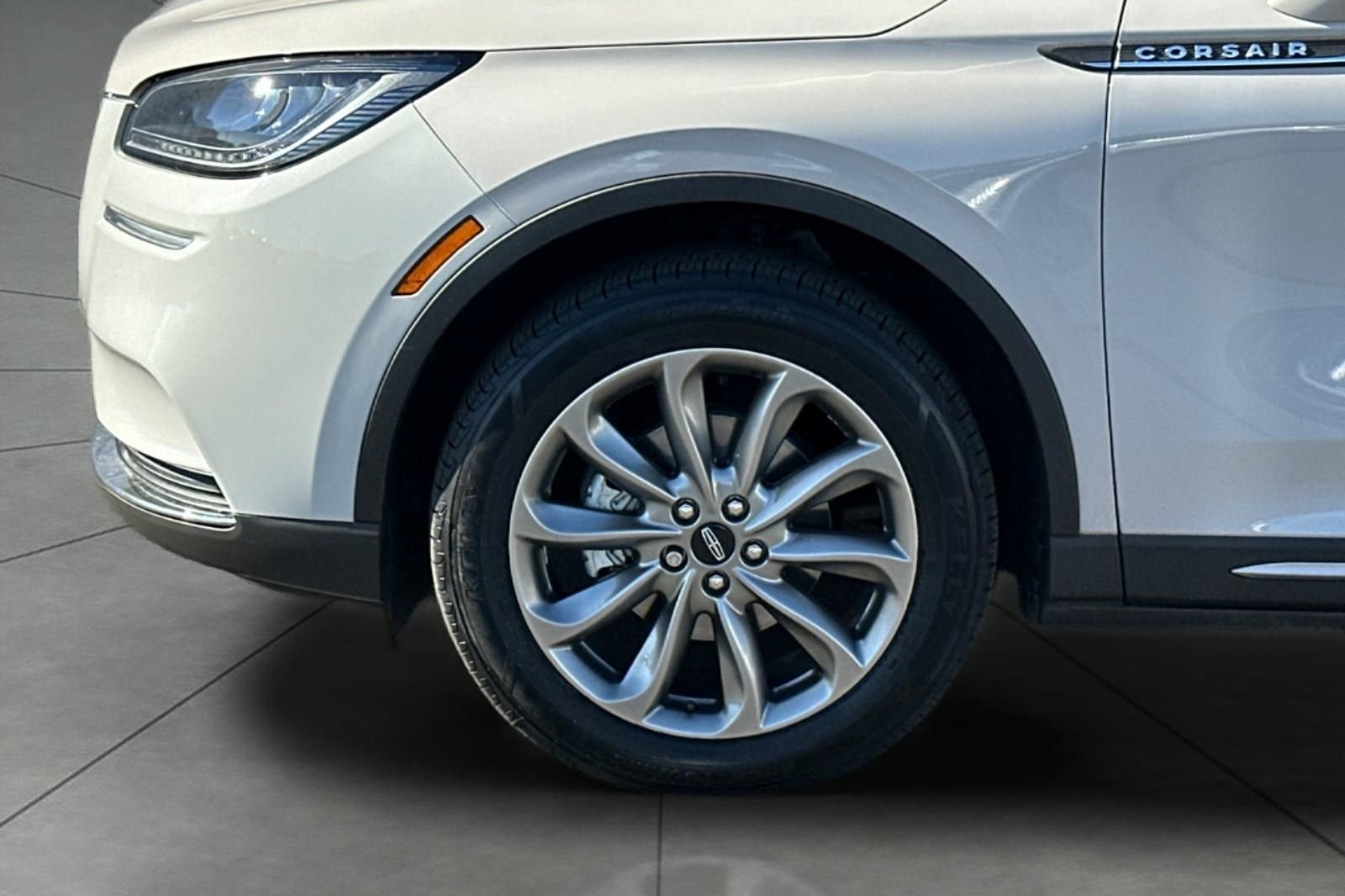 Used 2022 White Lincoln Standard image 30