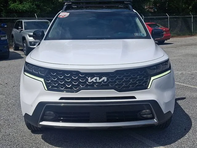 Used 2023 White Kia X-Line SX Prestige image 7