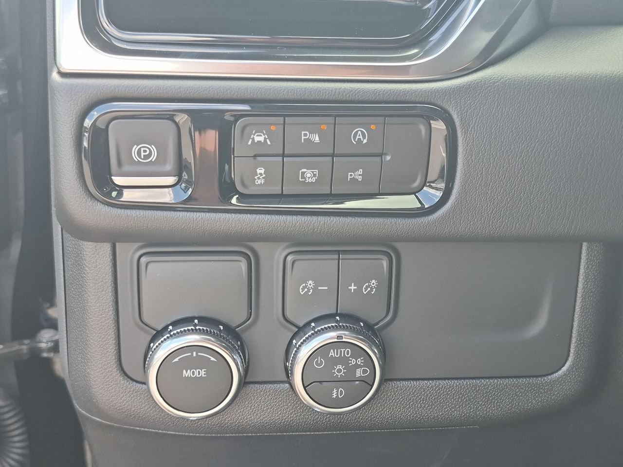 2026 GMC Yukon Denali - Photo 18