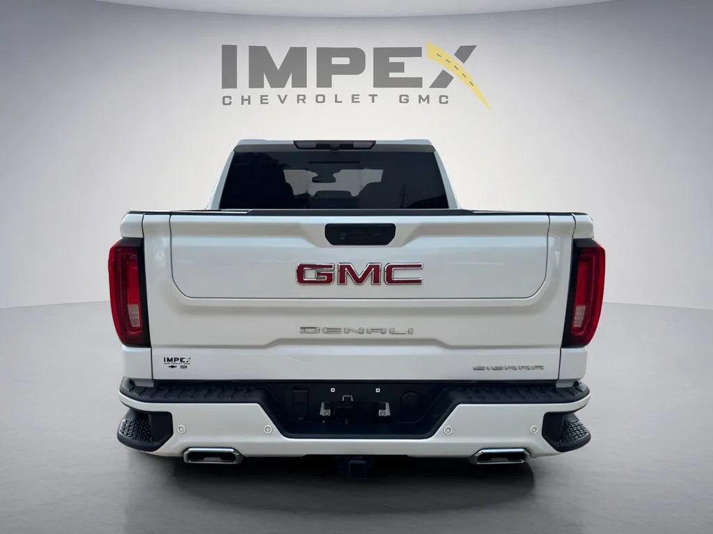 Used 2022 White Frost Tricoat GMC Denali image 4