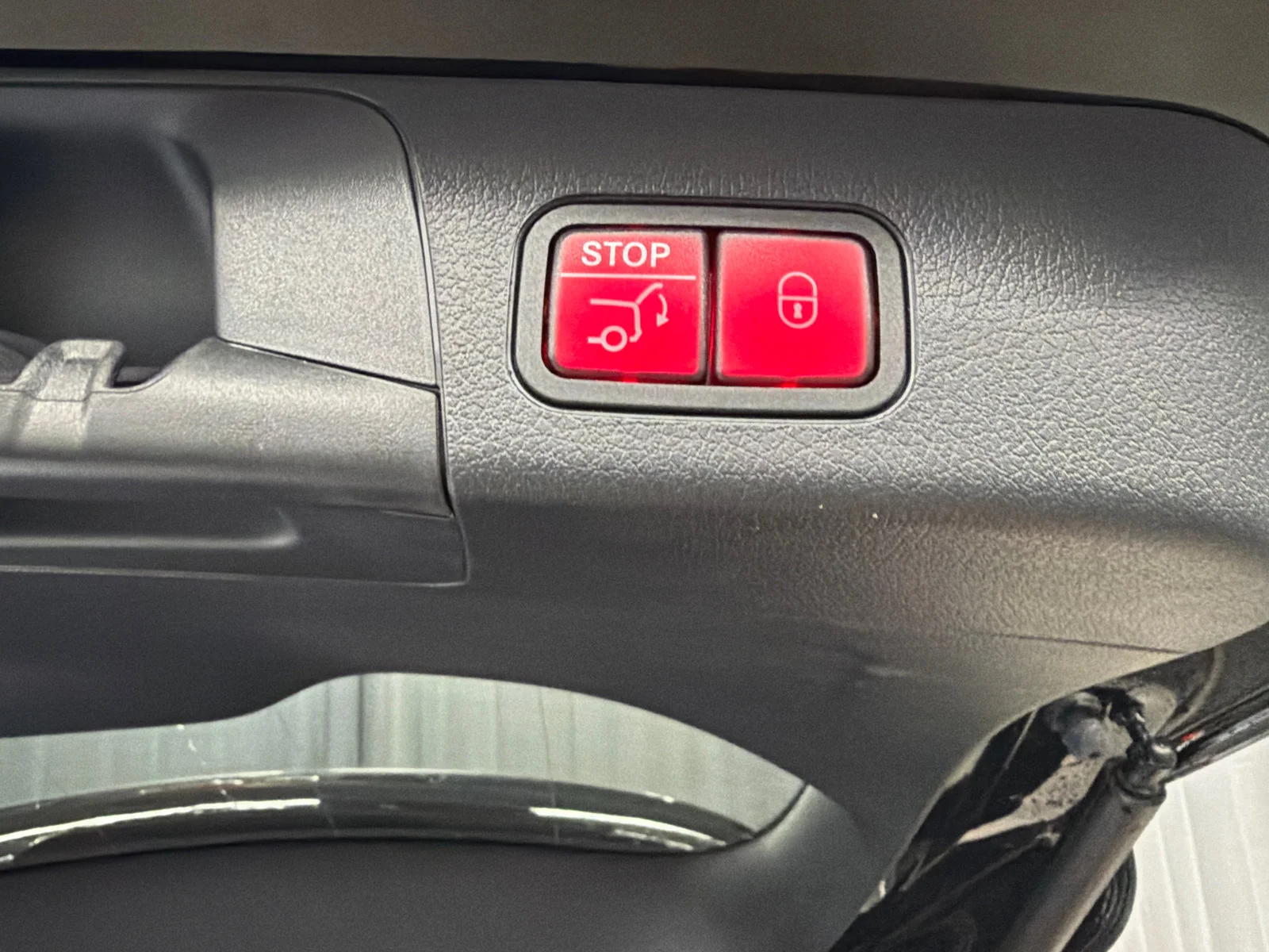 Used 2026 Black Mercedes-Benz GLB 250 image 6