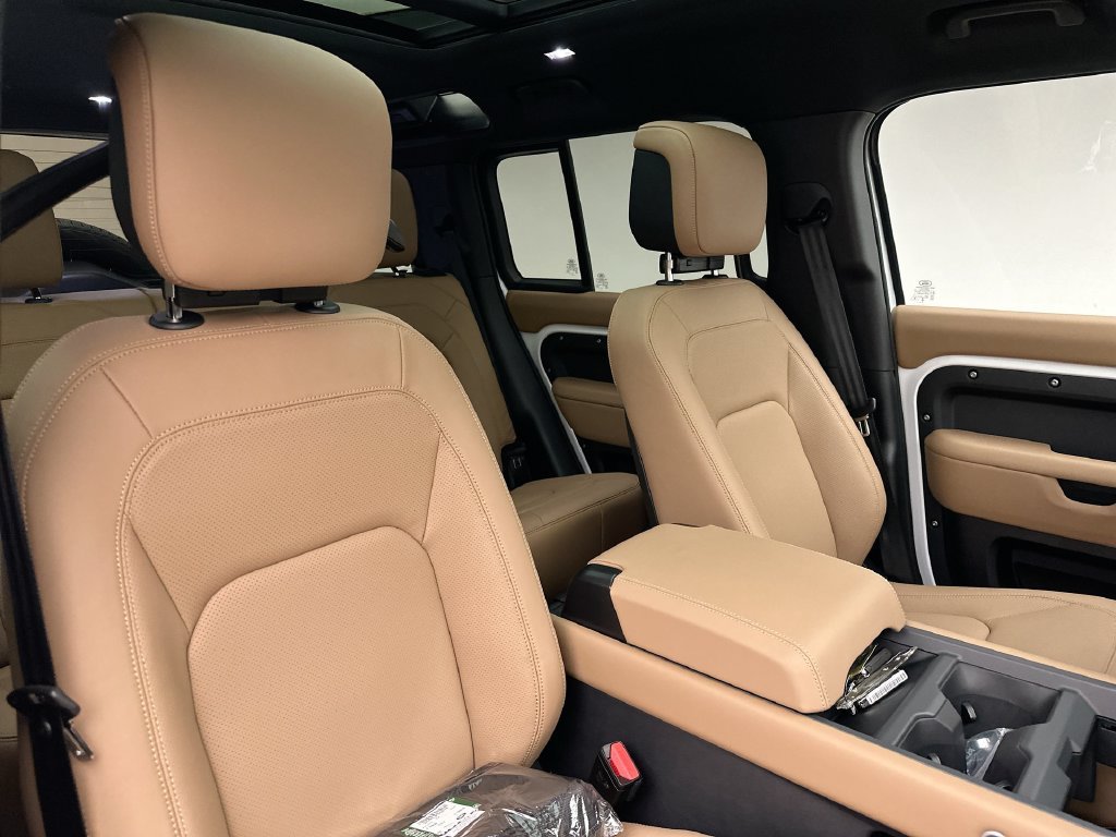 New 2026 Fuji White Land Rover X-Dynamic SE image 6