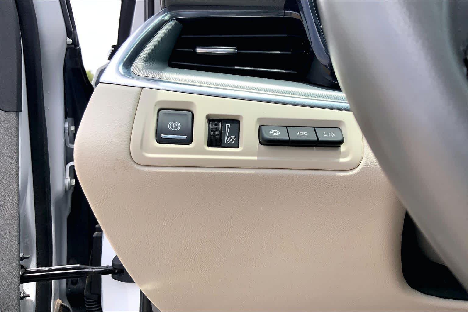 Certified Used 2021 Crystal White Tricoat Cadillac AWD Premium Luxury image 36