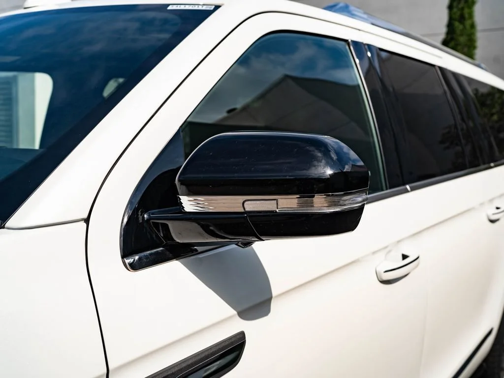Used 2023 Pristine White Metallic Tri-Coat Lincoln Reserve image 17