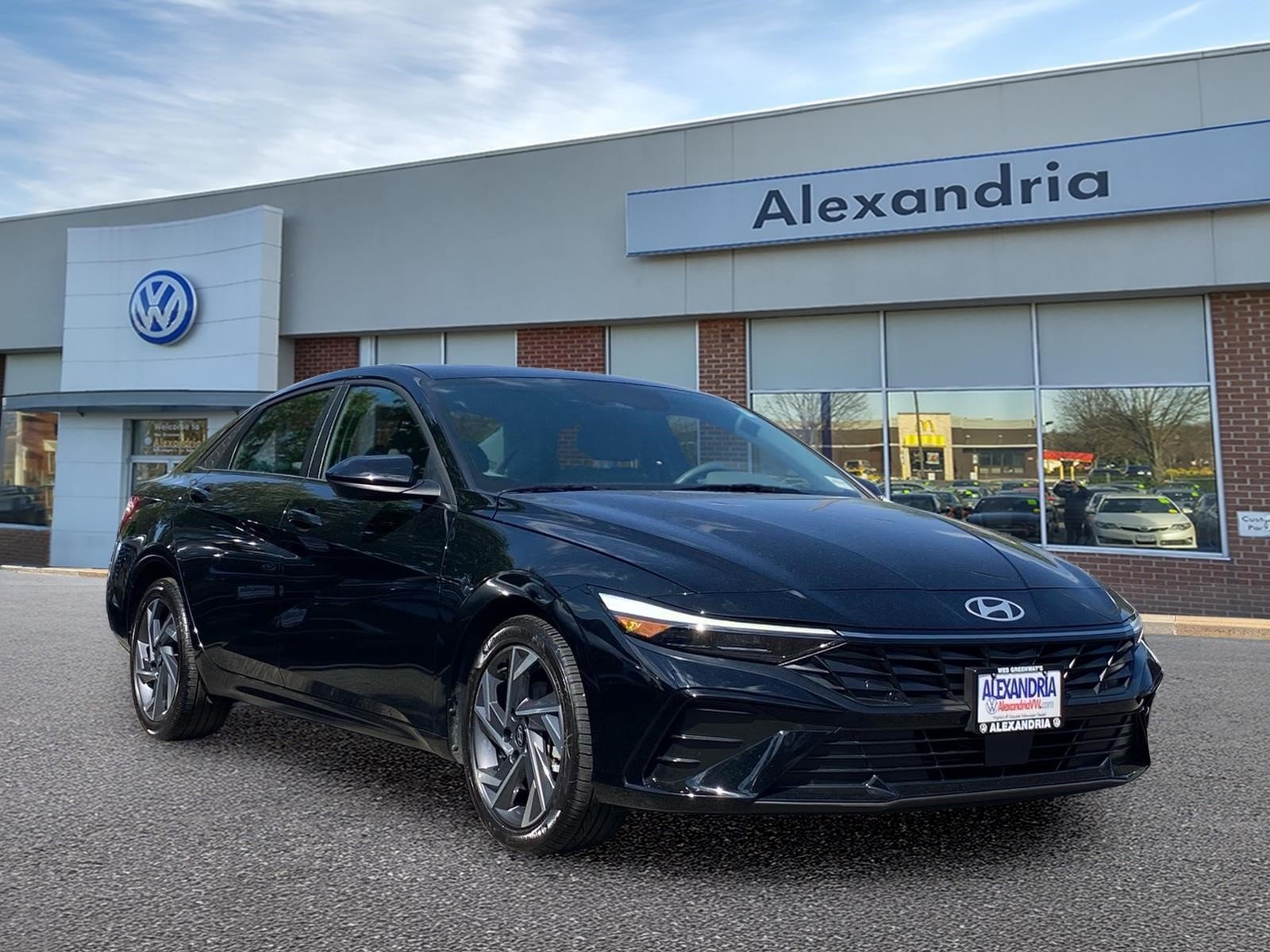 Used 2025 Black Hyundai SEL Convenience image 1