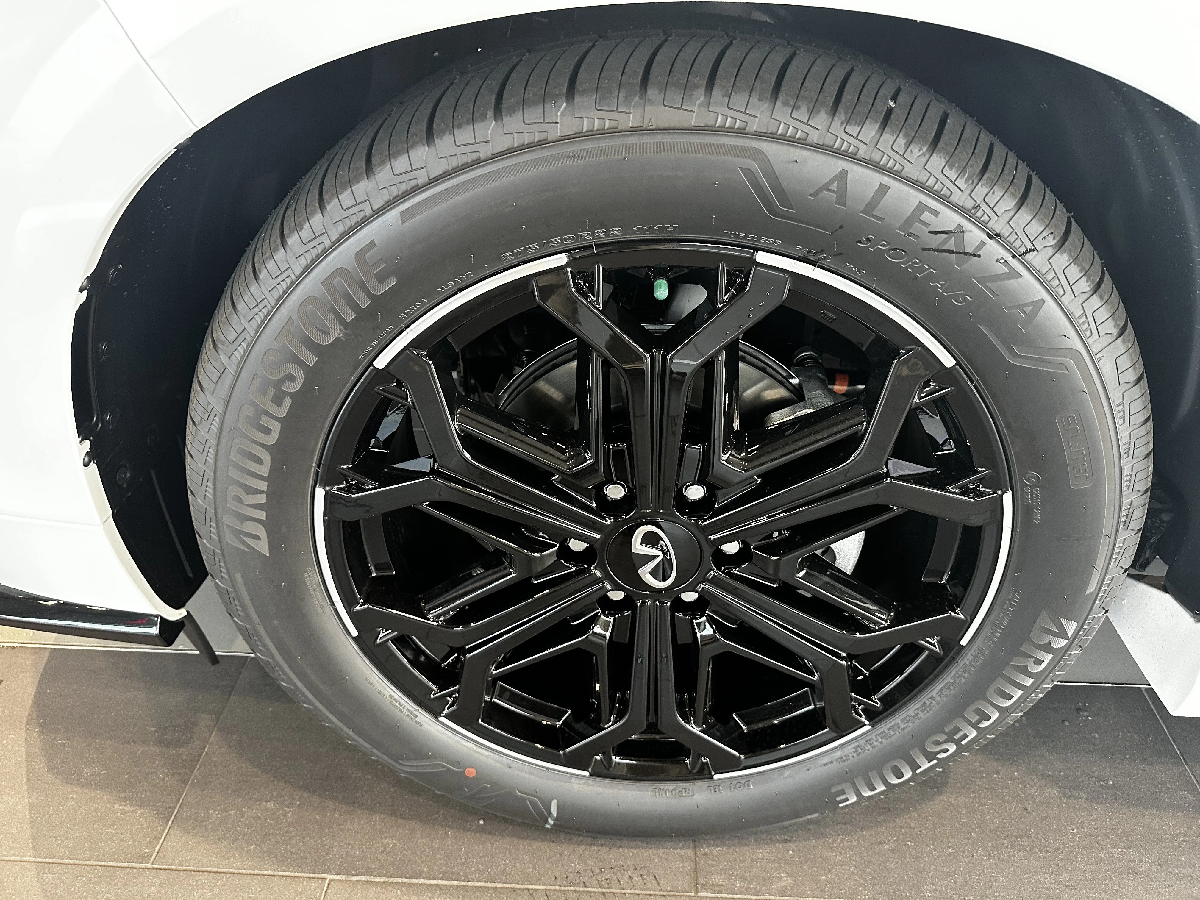New 2027 2T RADIANT WHIT INFINITI Sport 4WD image 6
