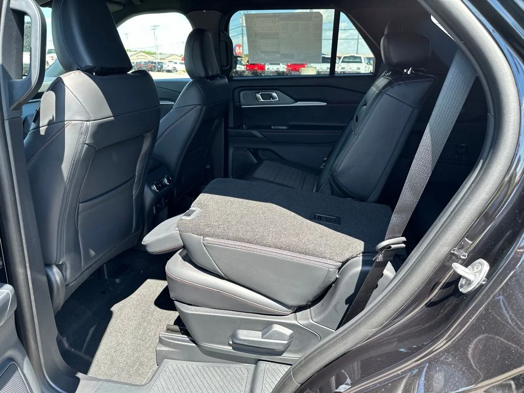 New 2026 Agate Black Metallic Ford ST-Line image 10
