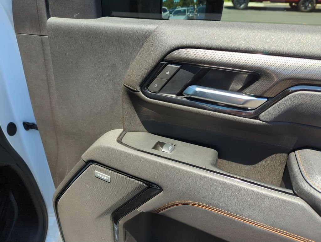 Used 2025 White GMC AT4 image 35