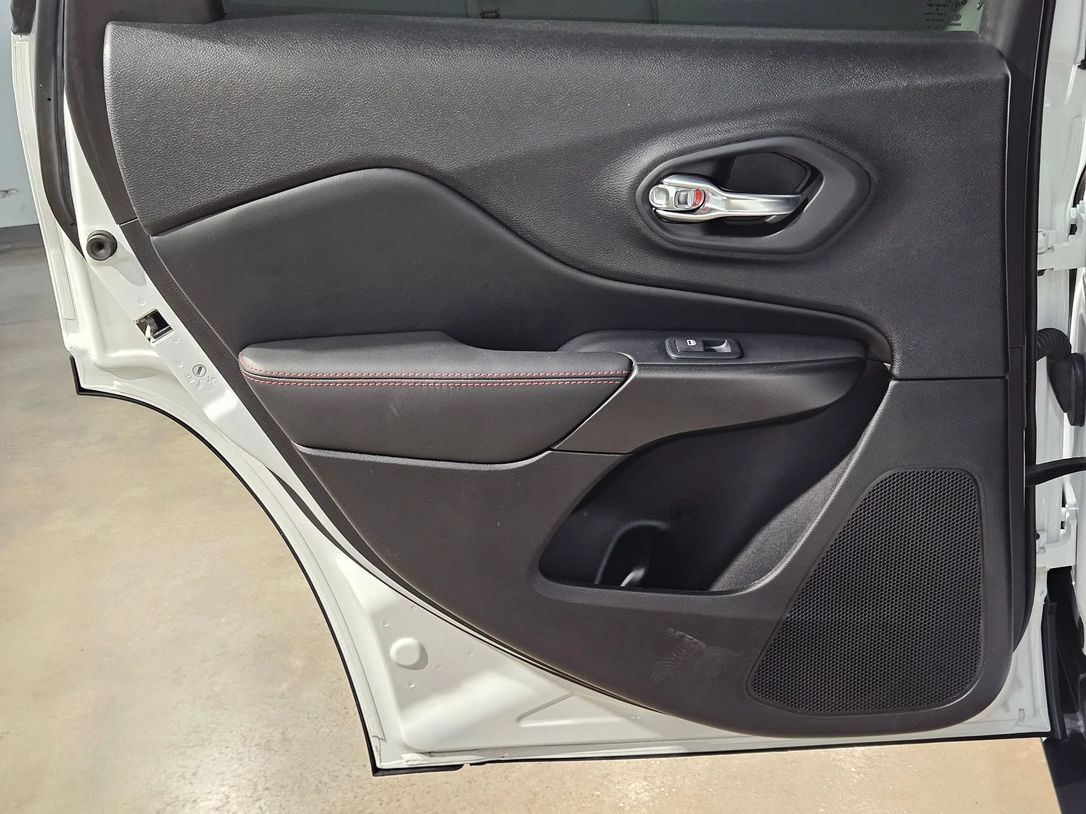 Used 2021 Bright White Clearcoat Jeep Trailhawk image 35
