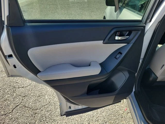 Used 2018 Silver Subaru 2.5i Limited image 29