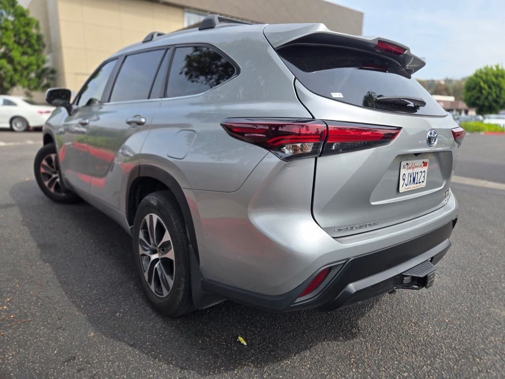 Used 2024 Silver Toyota XLE image 3