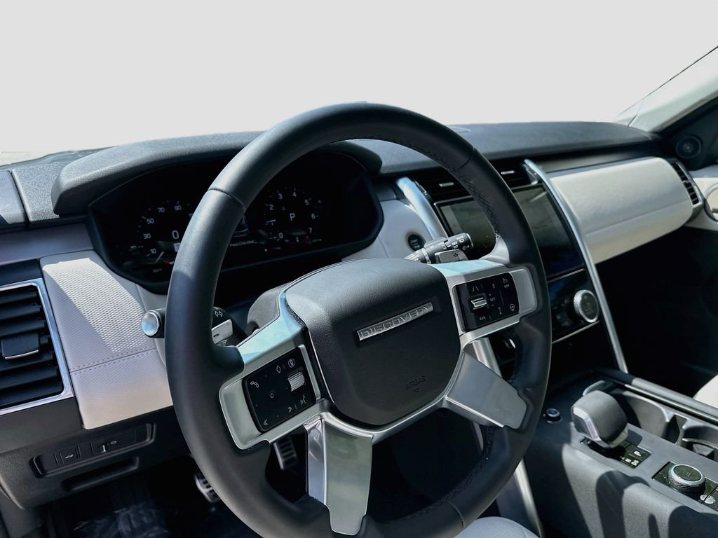 Used 2025 Gray Land Rover Dynamic SE image 4