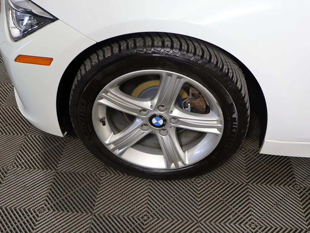 Used 2015 White BMW 328i xDrive image 19