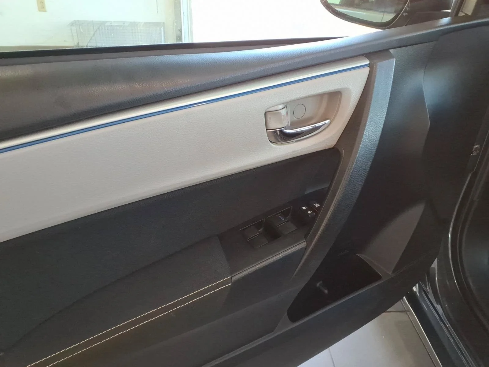 2014 Toyota Corolla LE Eco - Photo 19