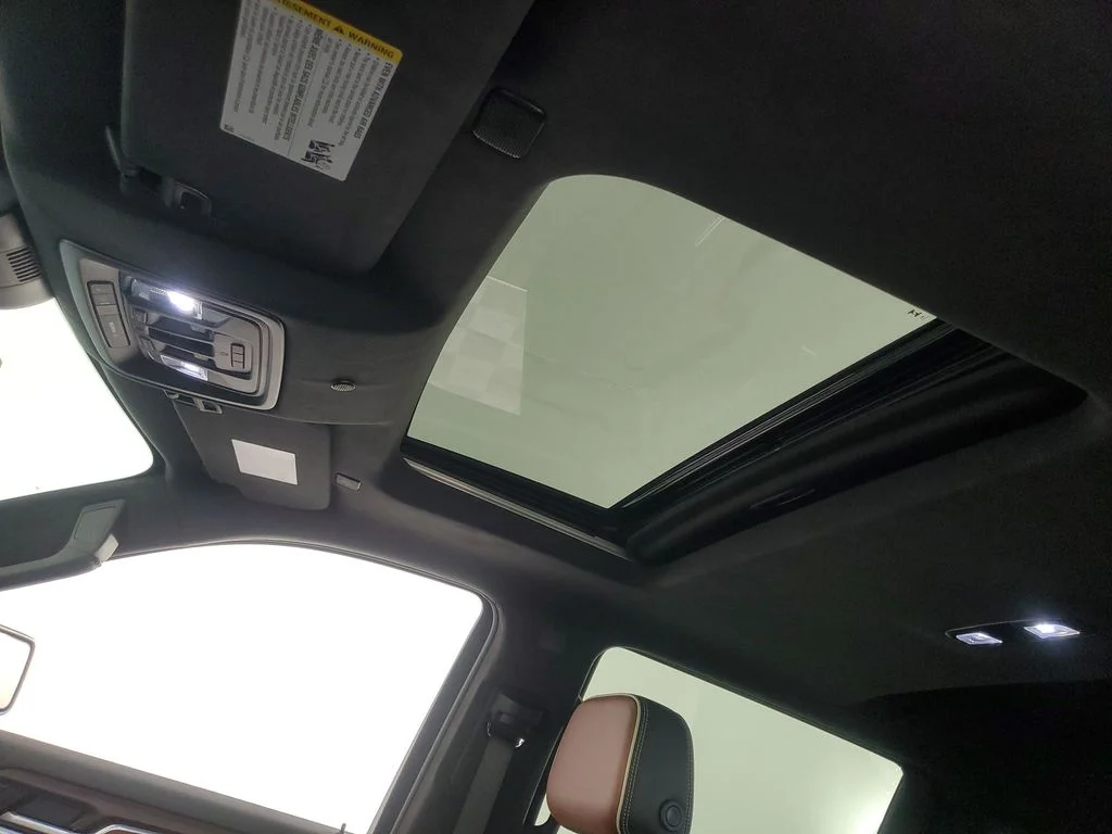 Used 2025 White GMC Denali Ultimate image 33