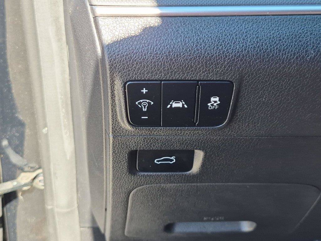 Used 2022 Black Kia GT-Line image 12