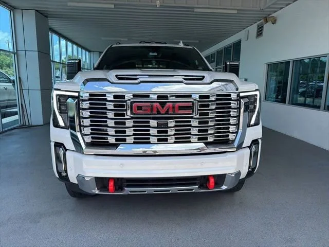 Used 2024 White Frost Tricoat GMC Denali image 2
