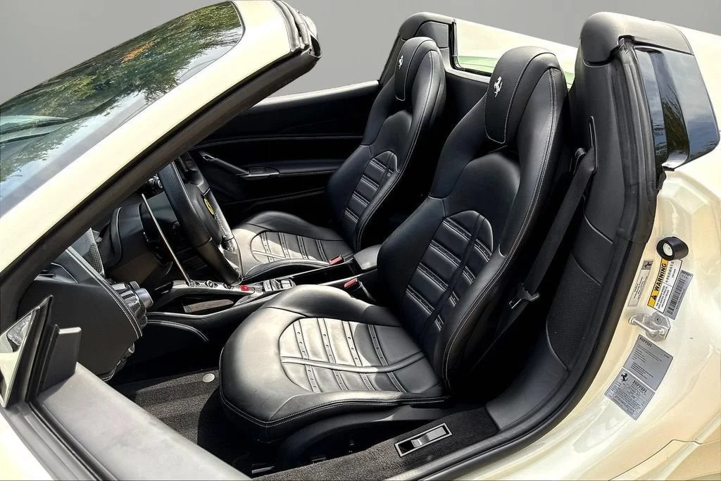 Used 2018 Bianco Avus Ferrari  image 17