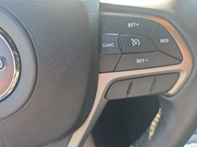 Used 2019 White Jeep Laredo E image 18