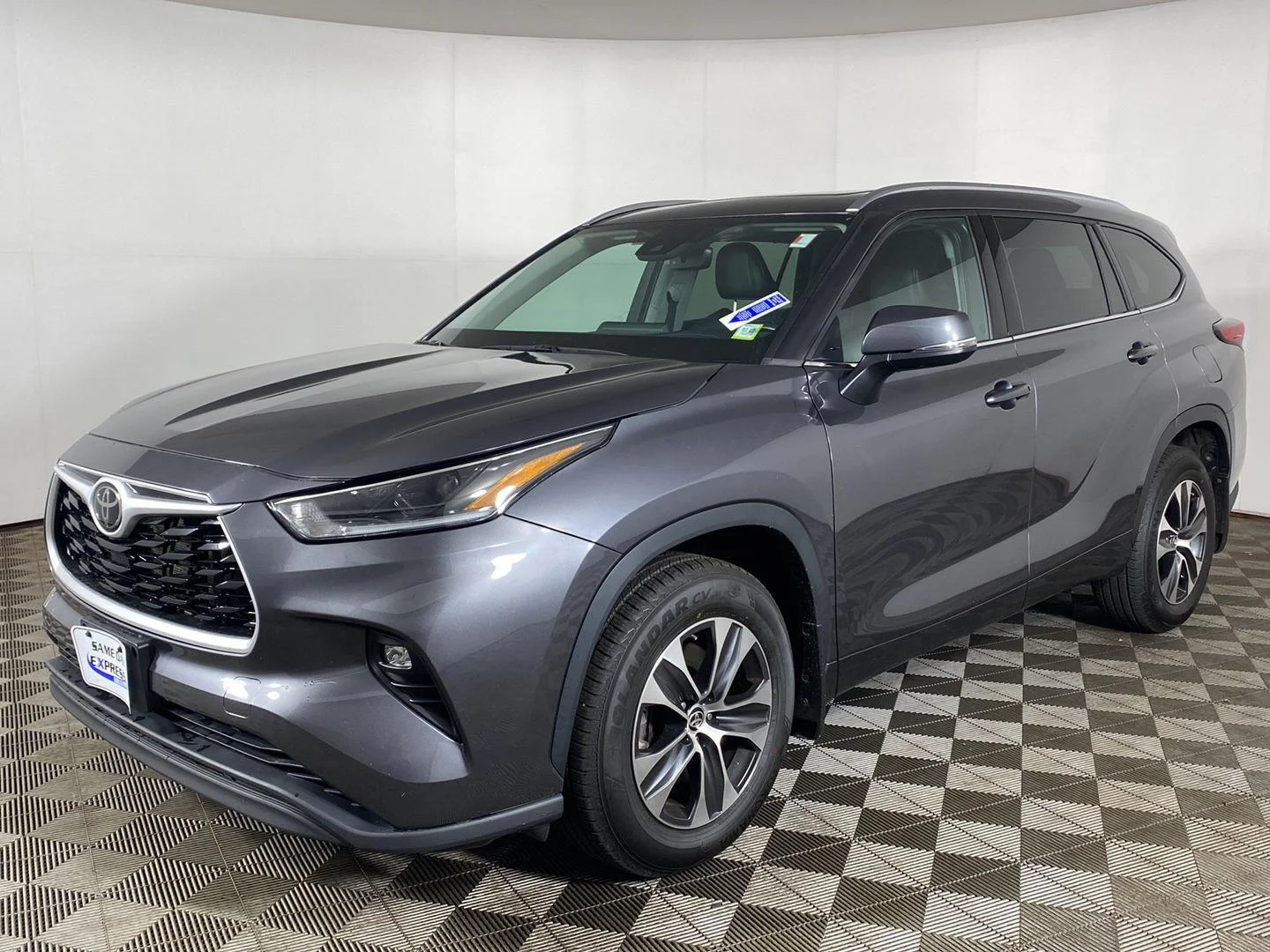 Used 2021 Magnetic Gray Metallic Toyota XLE image 2