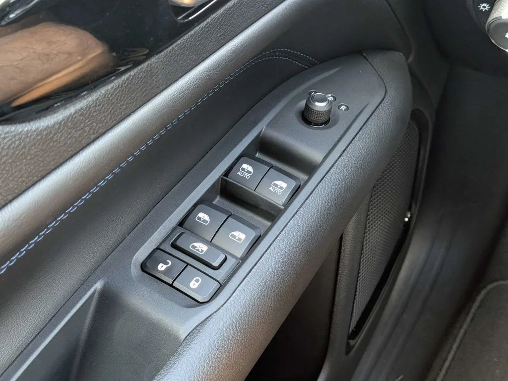 New 2026 Fathom Blue Pearl Coat Jeep Latitude image 20