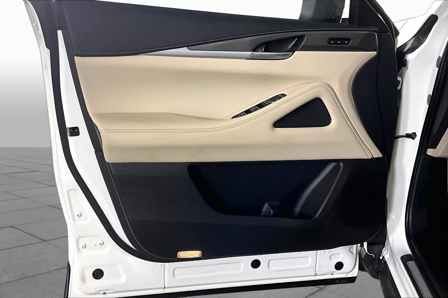 Used 2023 Majestic White INFINITI LUXE image 20