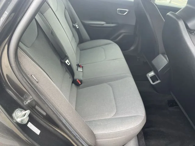 2025 Kia K4 LXS - Photo 37