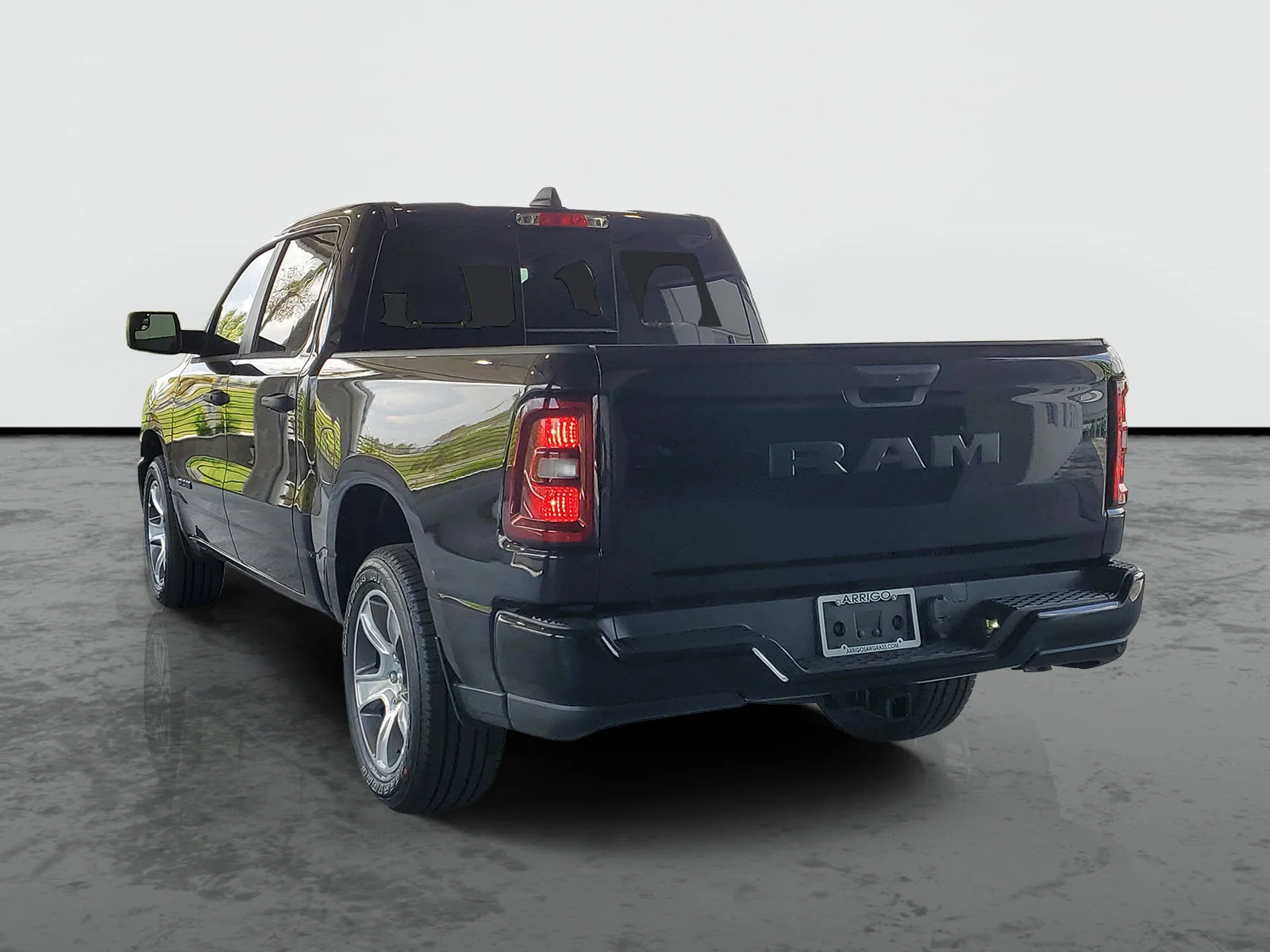 New 2026 Diamond Black Crystal Pearl-Coat Exterior Paint RAM Express image 2