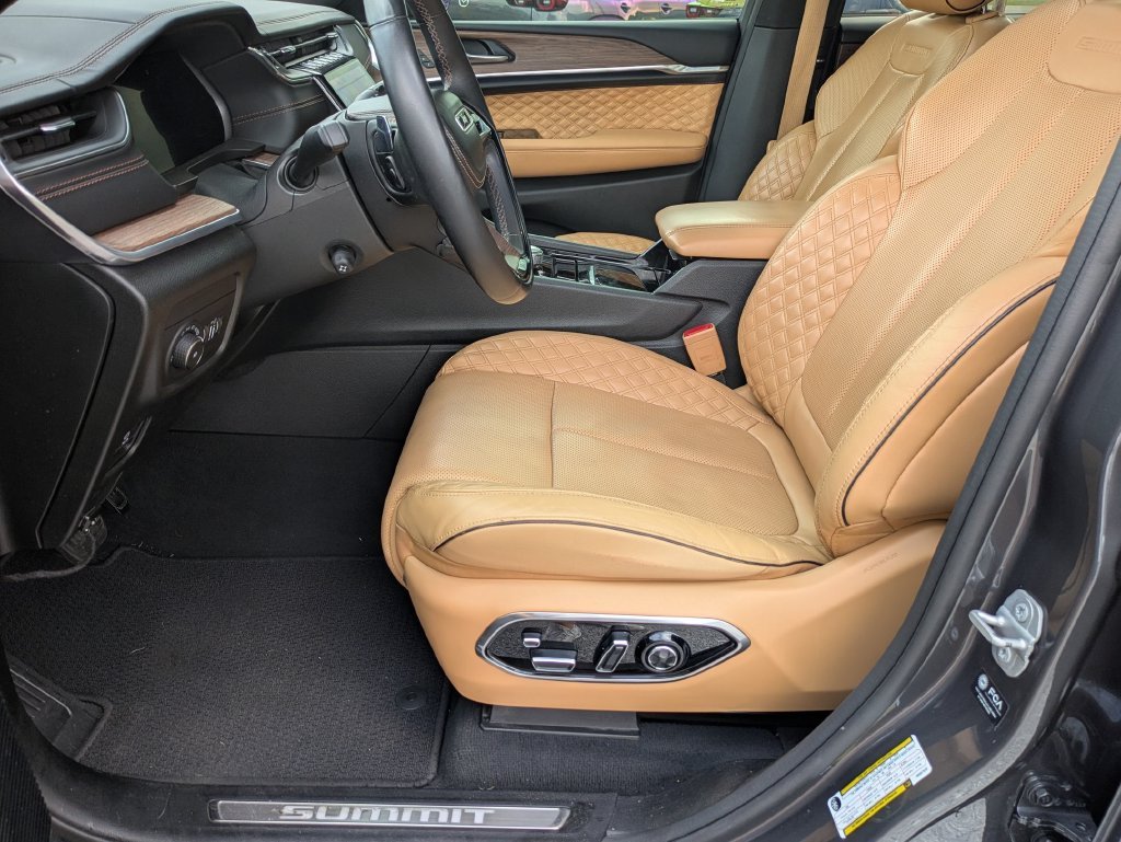 Used 2022 Gray Jeep Summit image 11