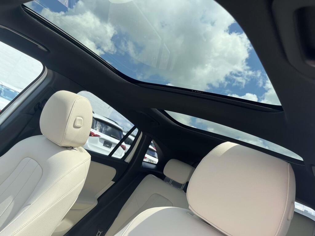 New 2026 Polar White Mercedes-Benz GLA 250 image 5
