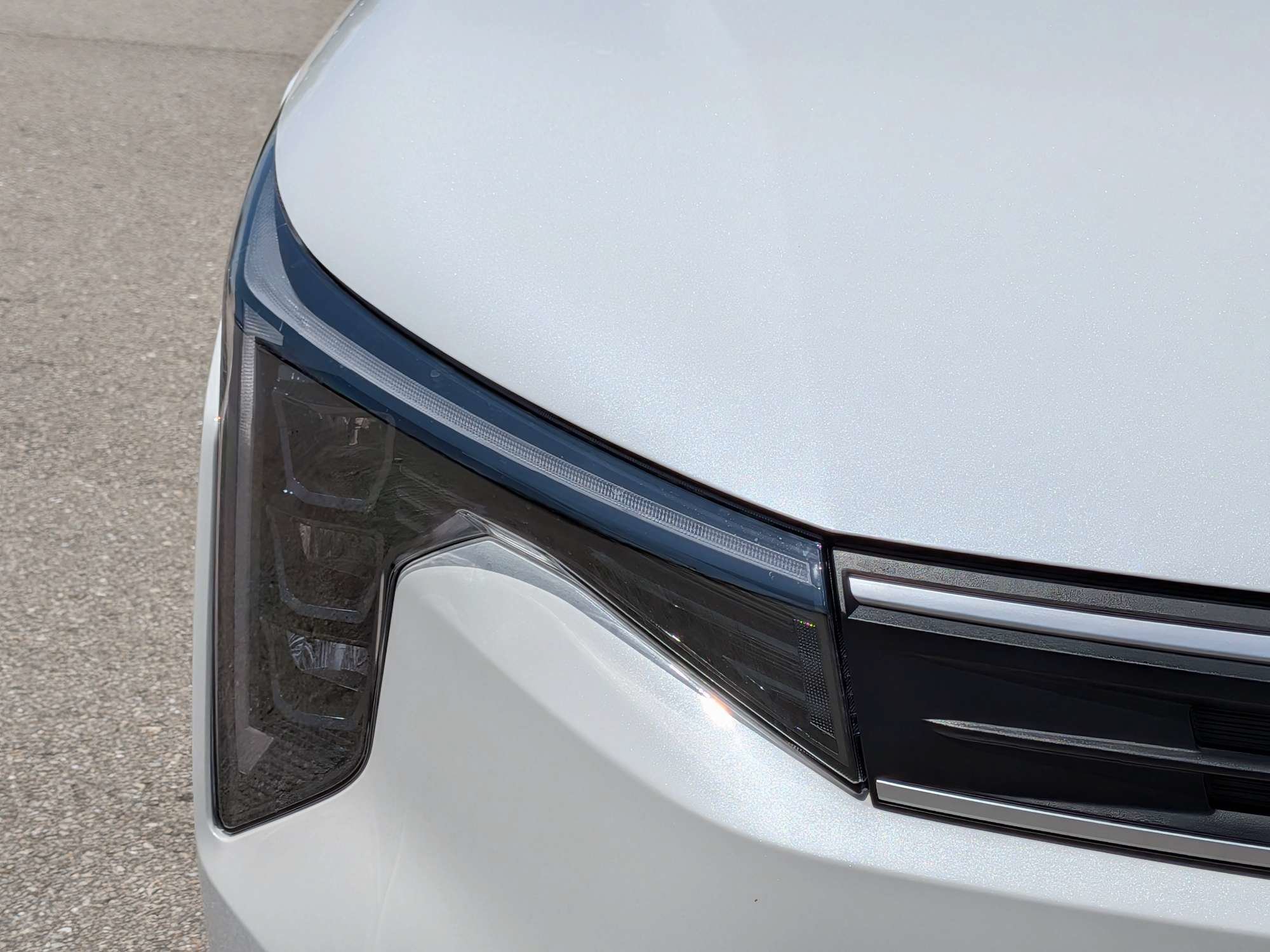 New 2026 Snow White Pearl Kia LX image 10
