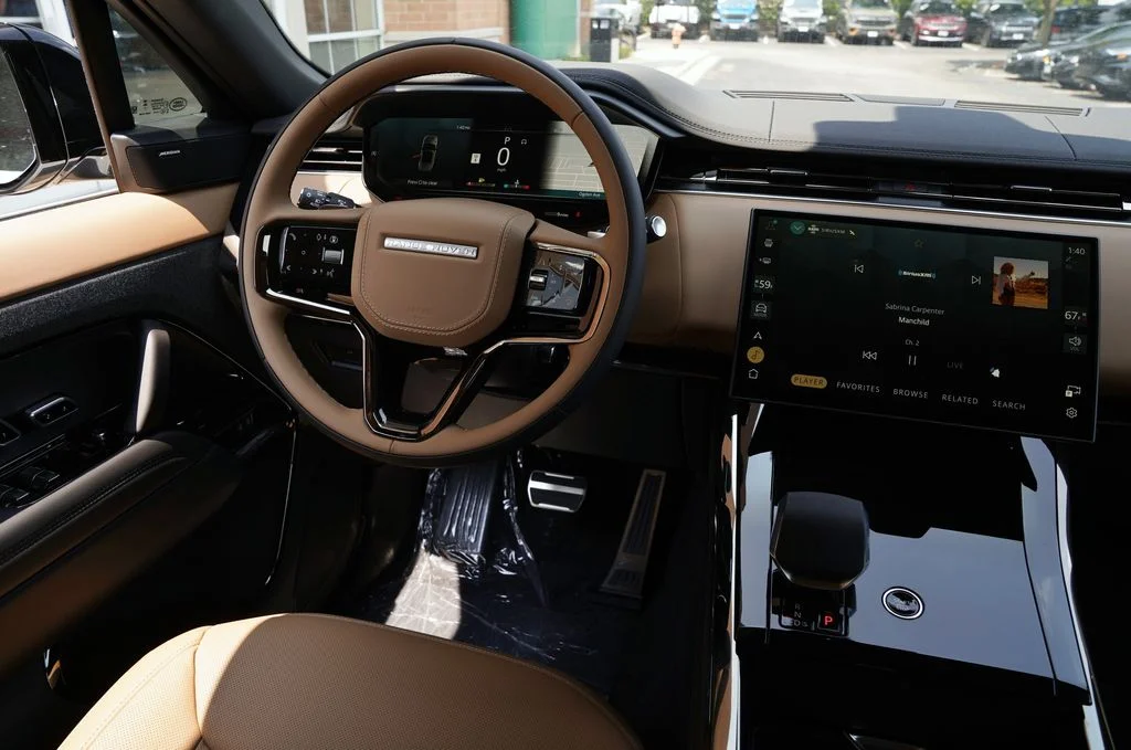 New 2026 Fuji White Land Rover Dynamic SE image 13
