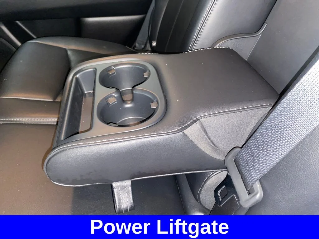 Used 2019 Green Nissan SL image 11