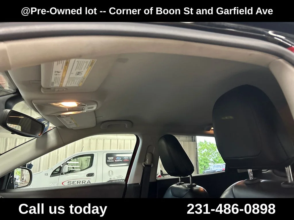 Used 2020 Red Jeep Latitude image 13