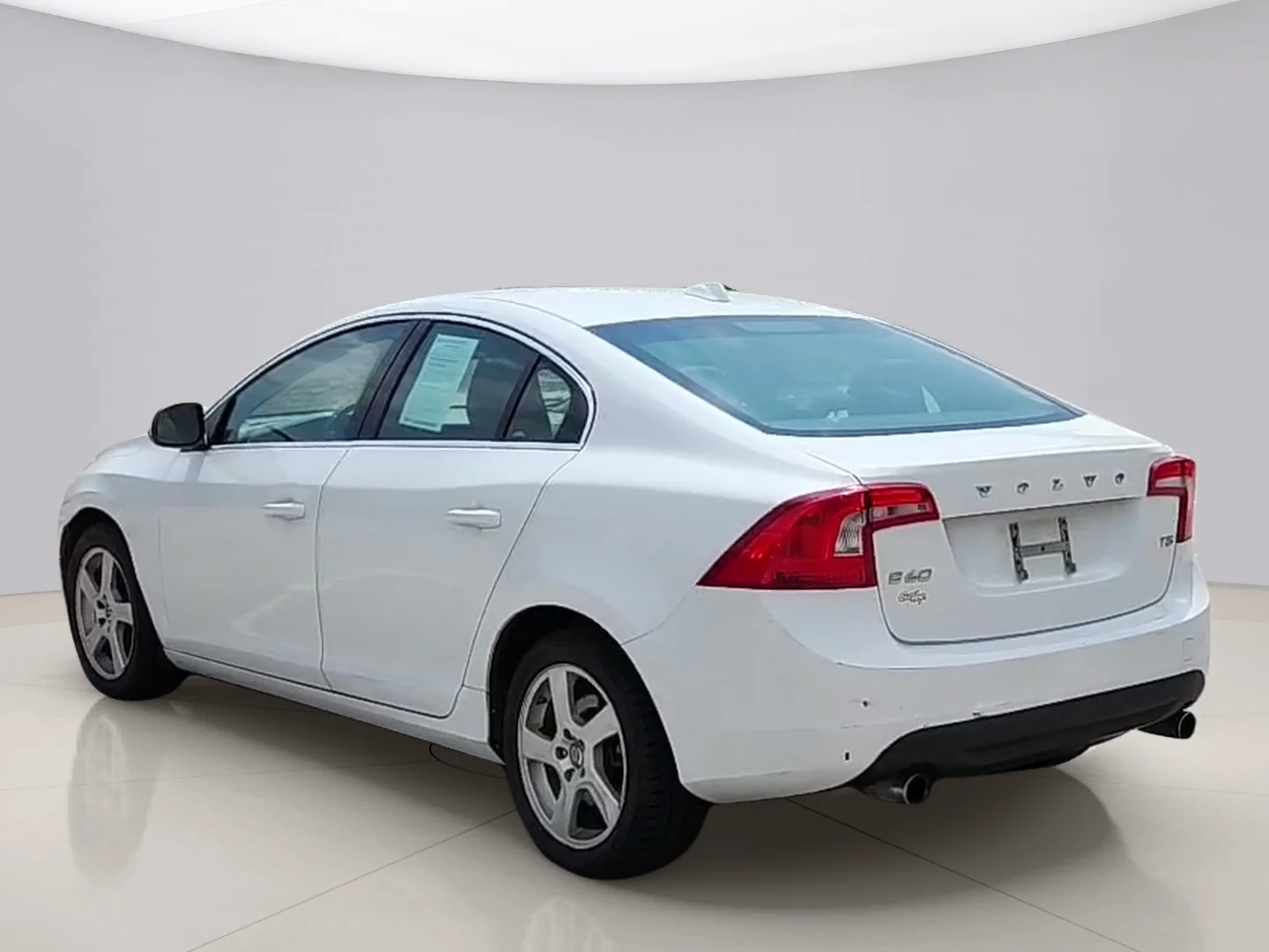 Used 2013 White Volvo T5 image 3