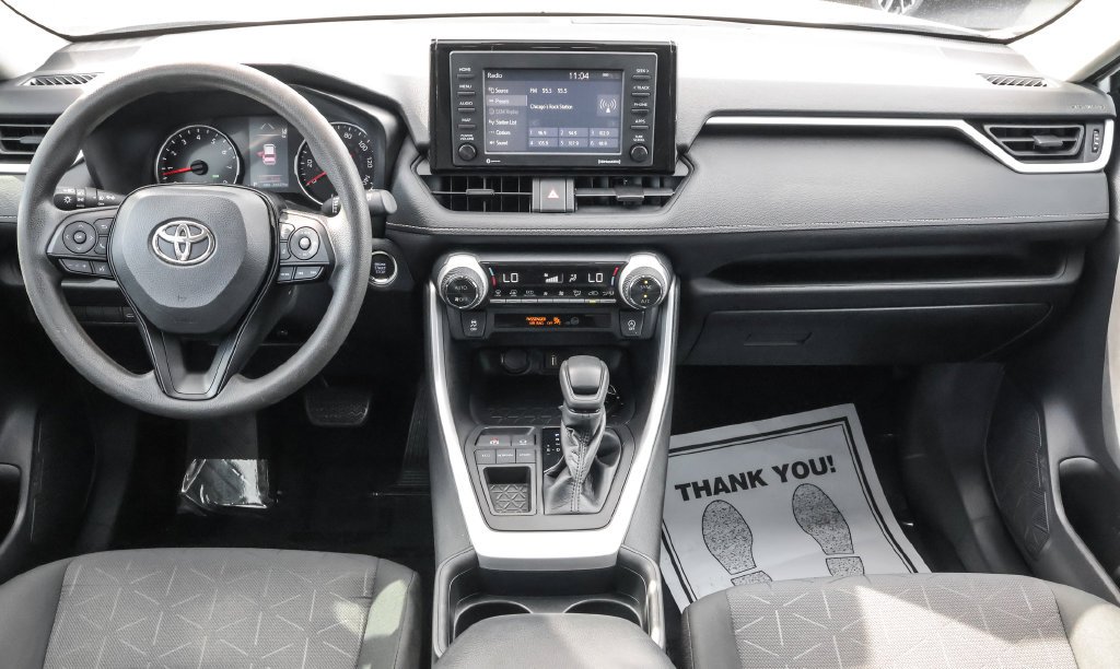 Used 2020 White Toyota XLE image 30