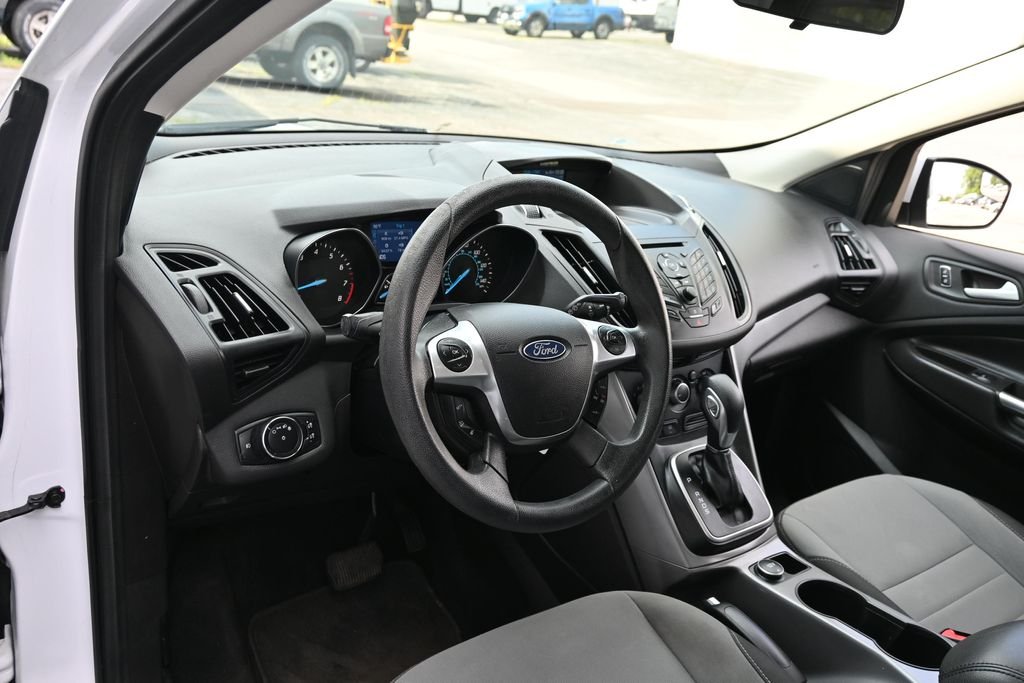 Used 2013 Oxford White Ford SE image 17