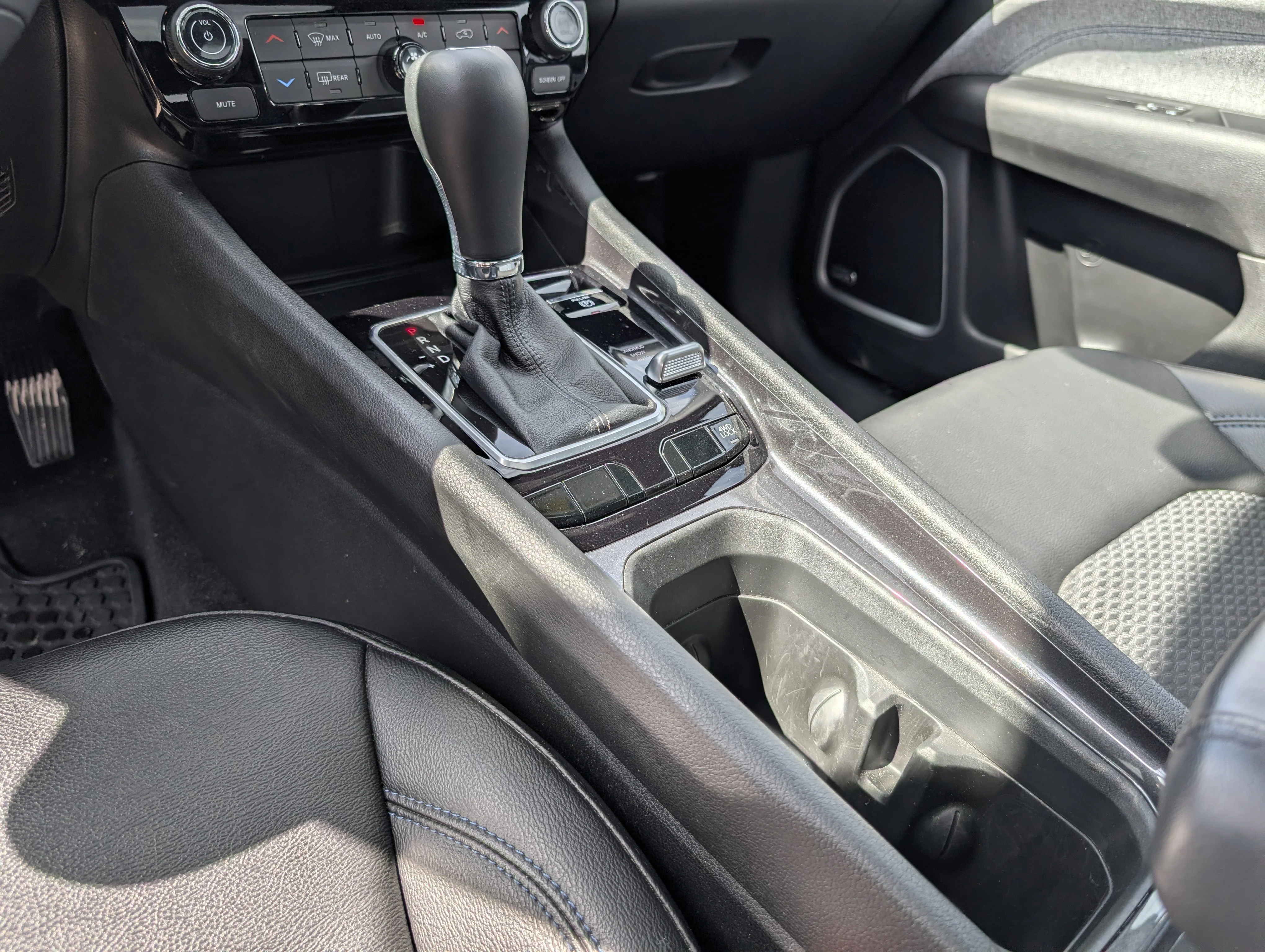New 2025 Silver Zynith Metallic Jeep North image 32