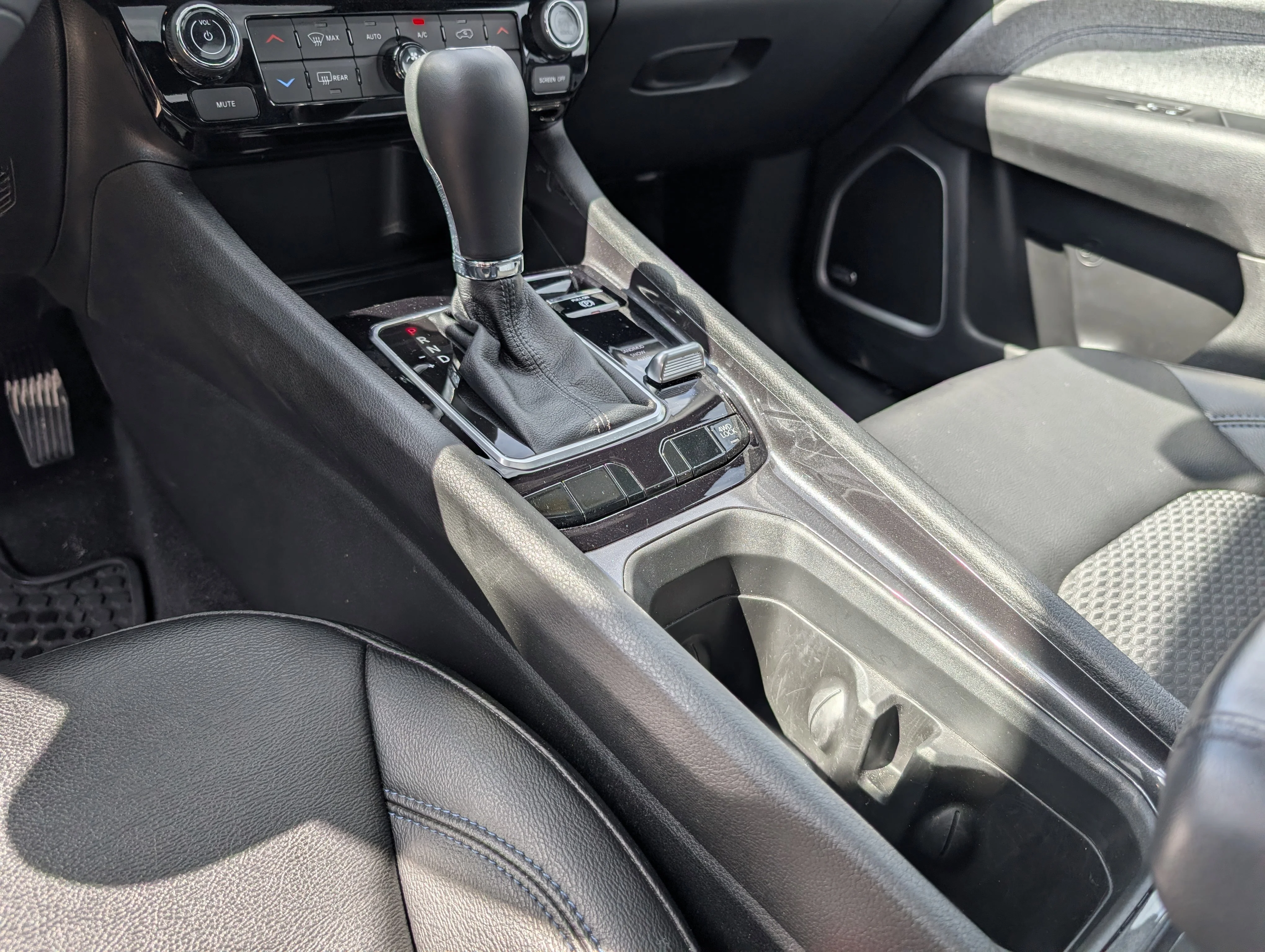 New 2025 Silver Zynith Metallic Jeep North image 32