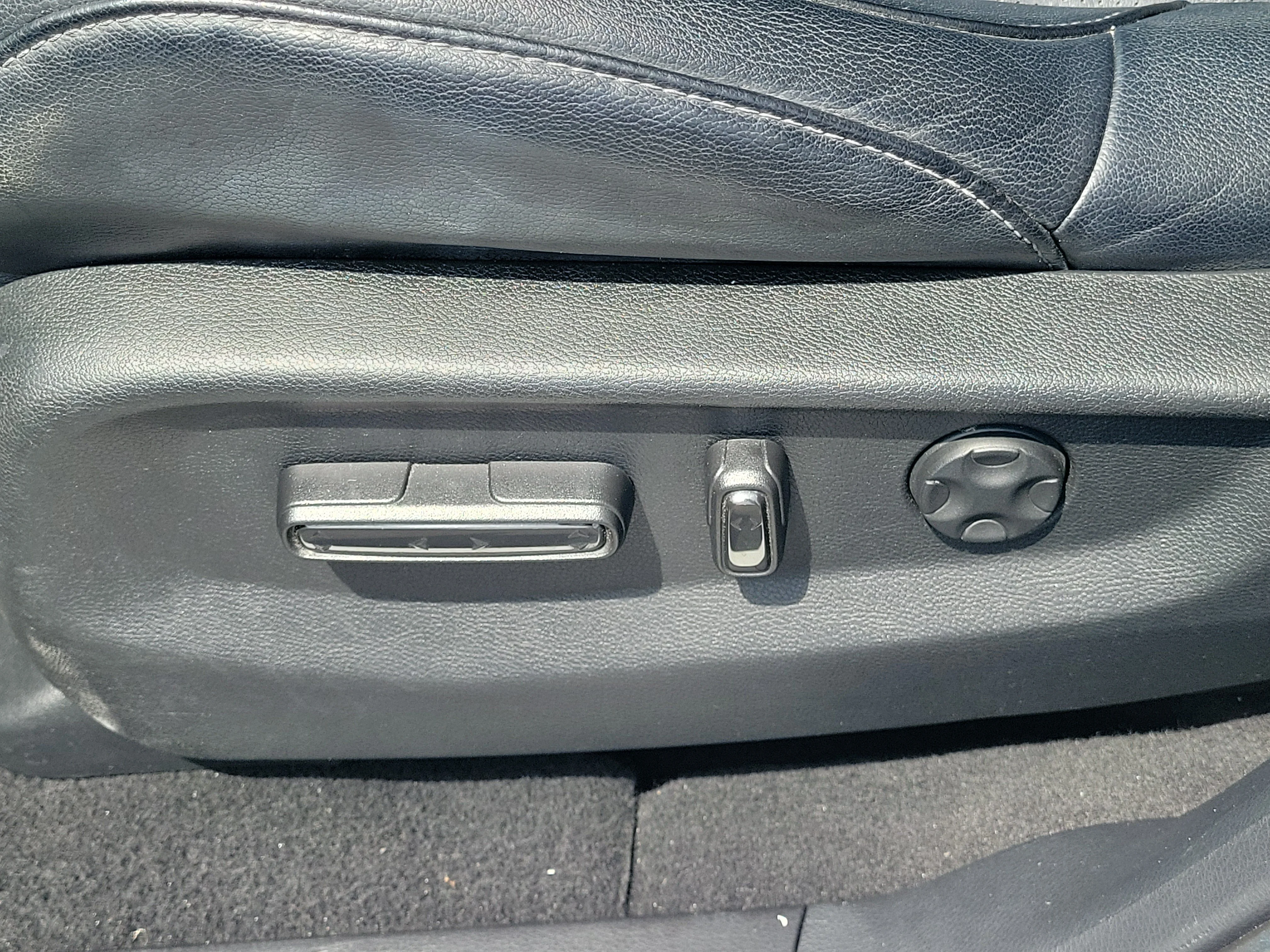 Used 2017 White Honda EX-L image 19