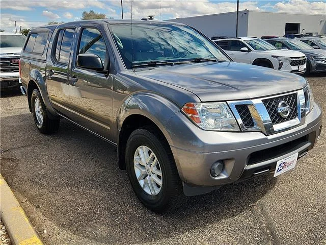 Used 2018 Gray Nissan SV 4x4 Crew Cab 6 ft. box 139.9 in. WB image 6