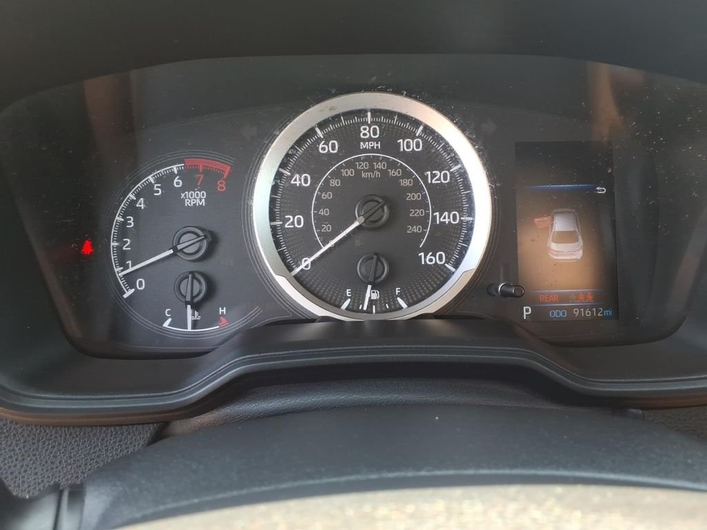 Used 2021  Toyota LE image 18