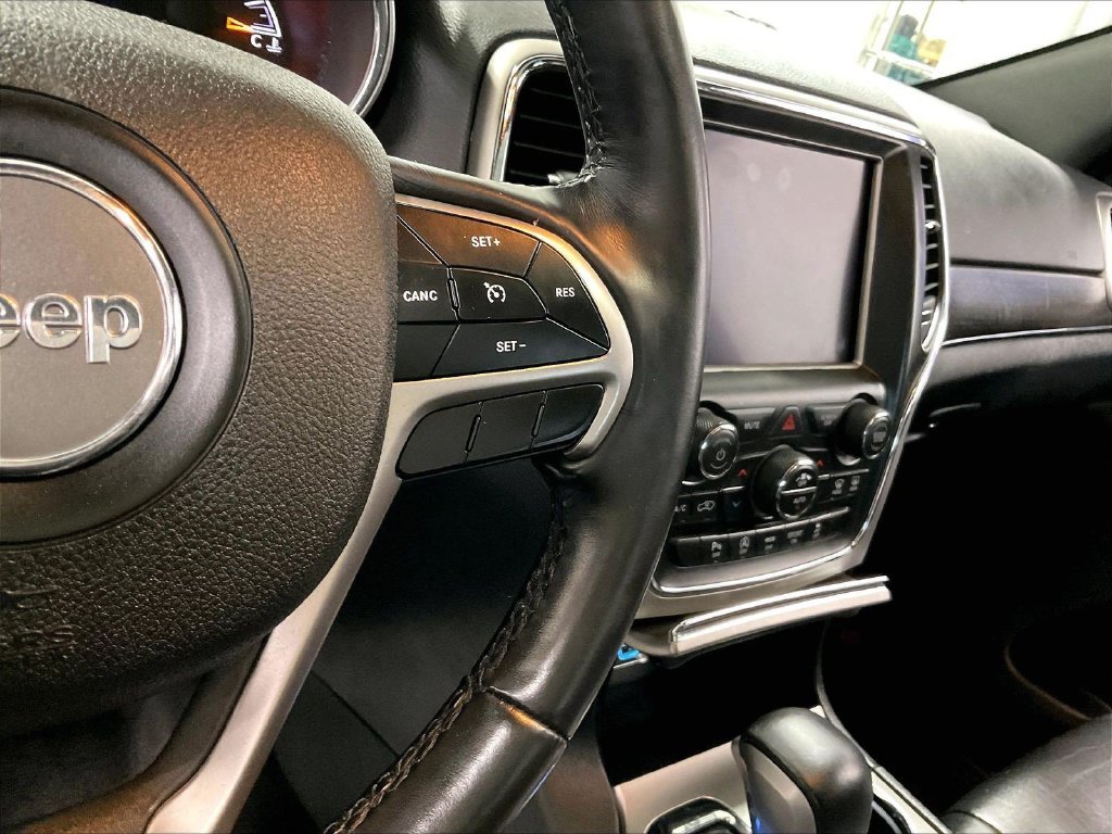Used 2018 Gray Jeep Limited image 25