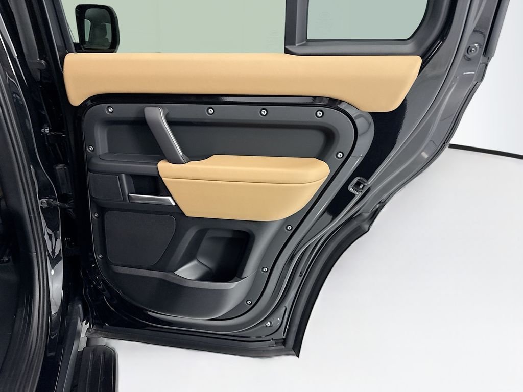 New 2026 Santorini Black LAND ROVER X-Dynamic SE image 26