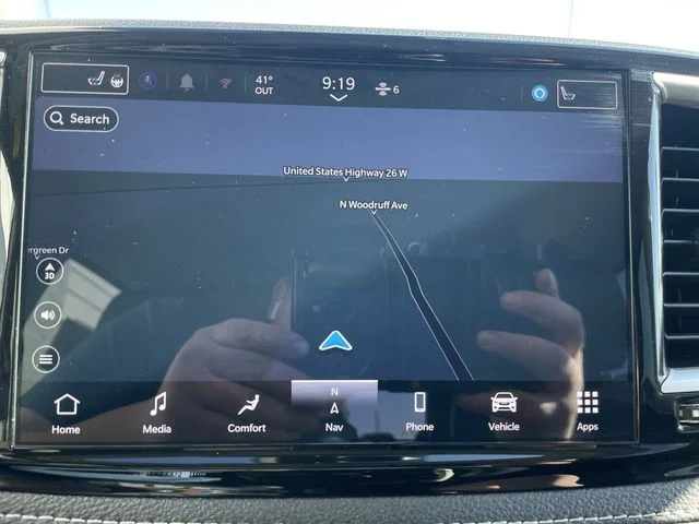 Used 2024 Black Chrysler Select image 18