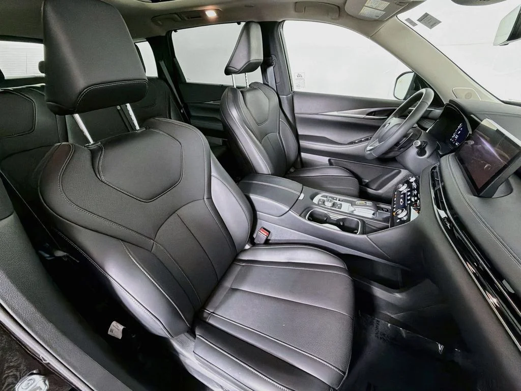 Used 2026 Black INFINITI LUXE image 31