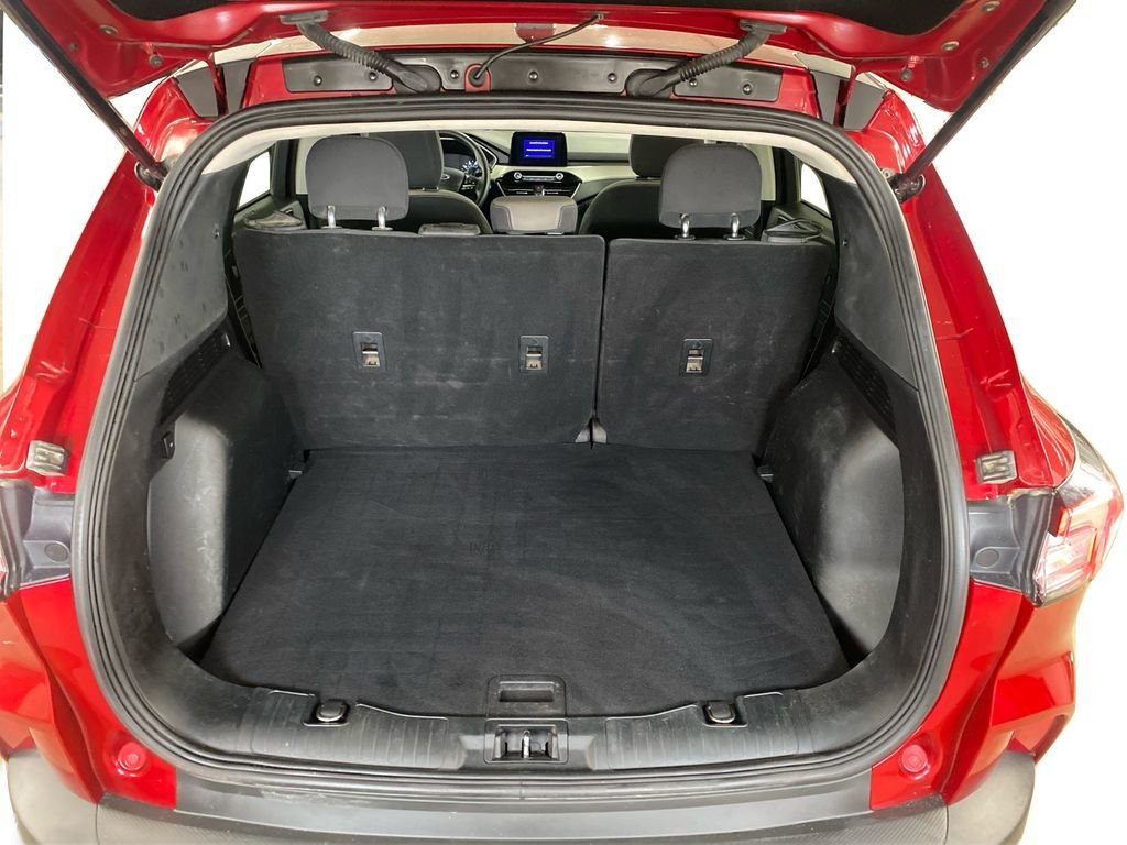 Used 2021 Red Ford SE image 6