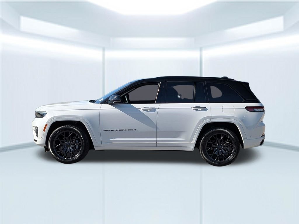 Used 2024 White Jeep Summit image 2