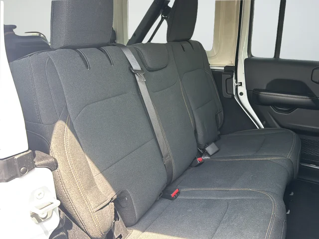 Used 2024 White/off-white Jeep Sahara image 25